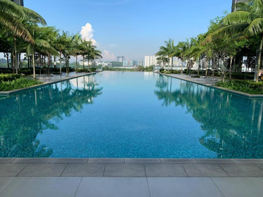 Stylish Romantic Couples Getaway - Netflix&Relax 7 Cyberjaya Exterior photo