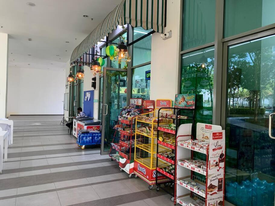 Stylish Romantic Couples Getaway - Netflix&Relax 7 Cyberjaya Exterior photo