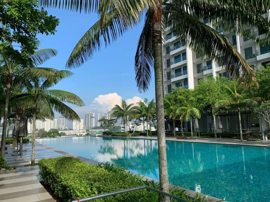 Stylish Romantic Couples Getaway - Netflix&Relax 7 Cyberjaya Exterior photo