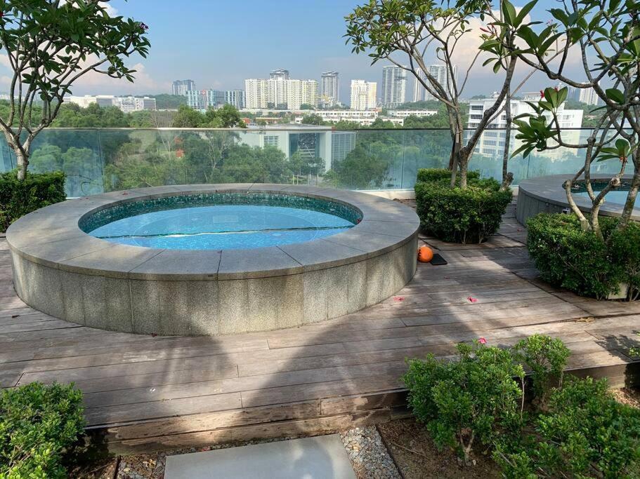 Stylish Romantic Couples Getaway - Netflix&Relax 7 Cyberjaya Exterior photo