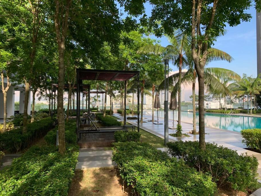 Stylish Romantic Couples Getaway - Netflix&Relax 7 Cyberjaya Exterior photo